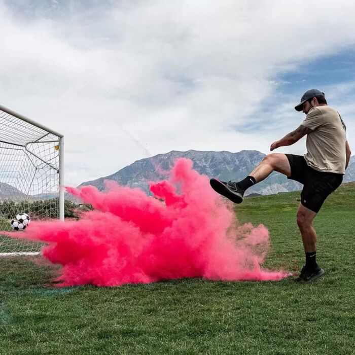 Balon de futbol para revelacion de genero con polvo azul y rosa 3